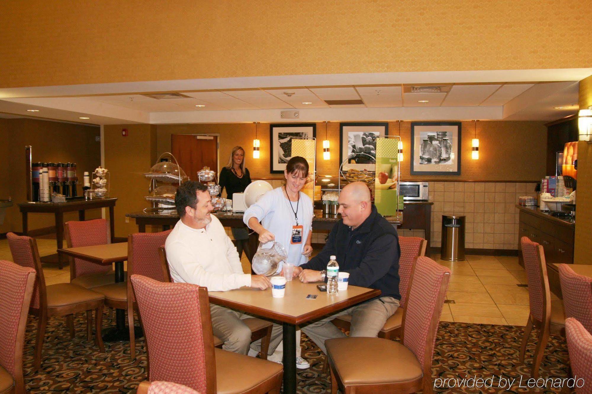 Hampton Inn & Suites Navarre Ristorante foto